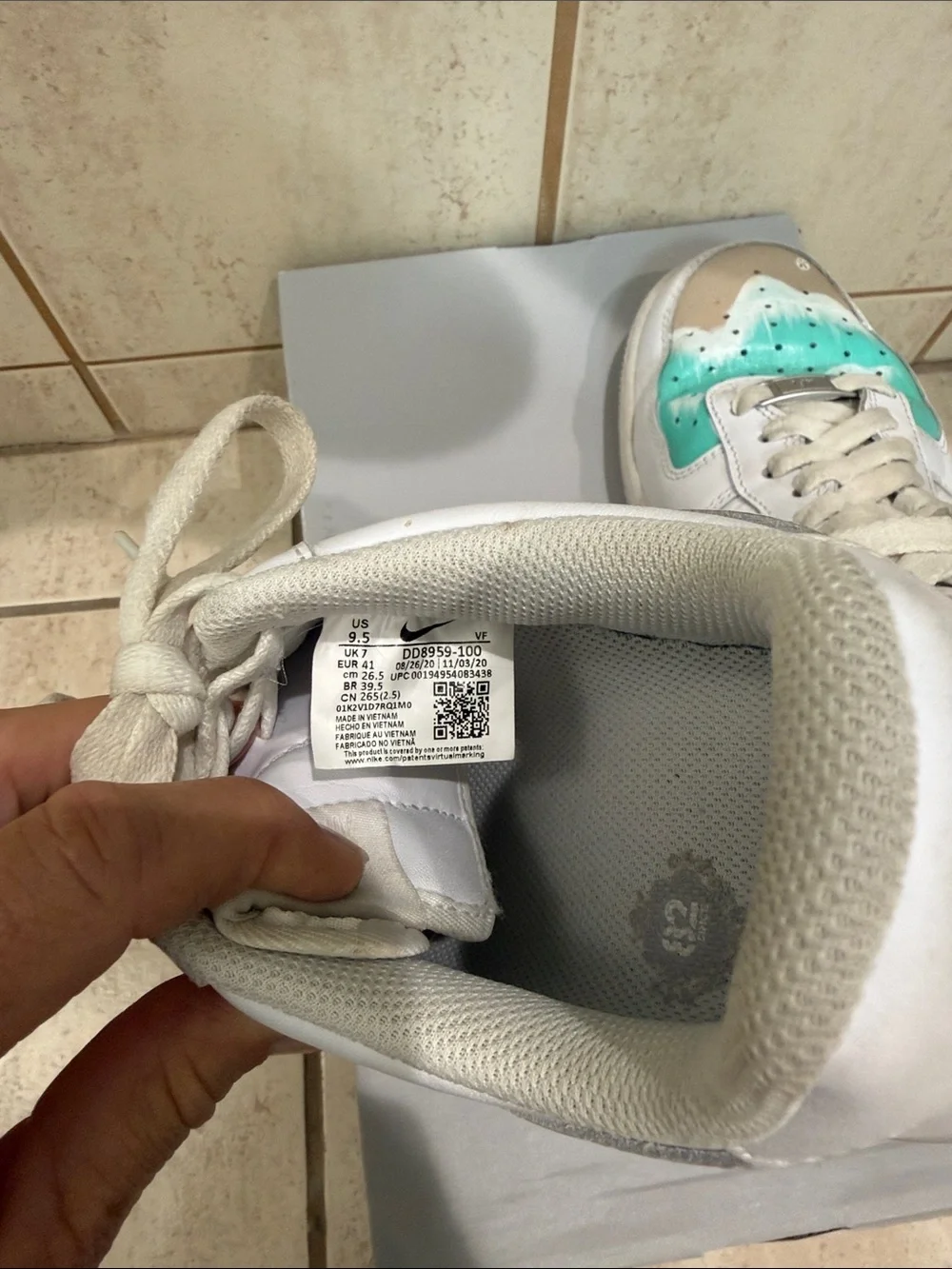 Nike white women